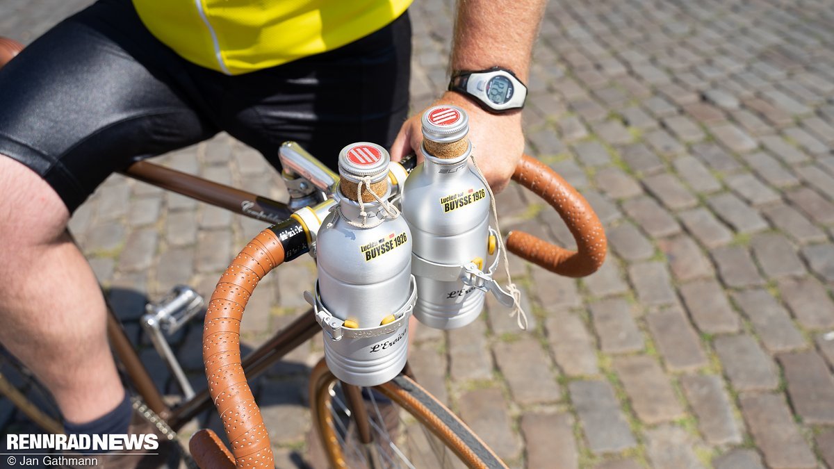 ...zu Ehren des Siegers der längsten Tour aller Zeiten. Lucien Buysse gewann die 5.000 km lange Große Schleife 1926 ...zu Ehren des Siegers der längsten Tour aller Zeiten. Lucien Buysse gewann die 5.000 km lange Große Schleife 1926
