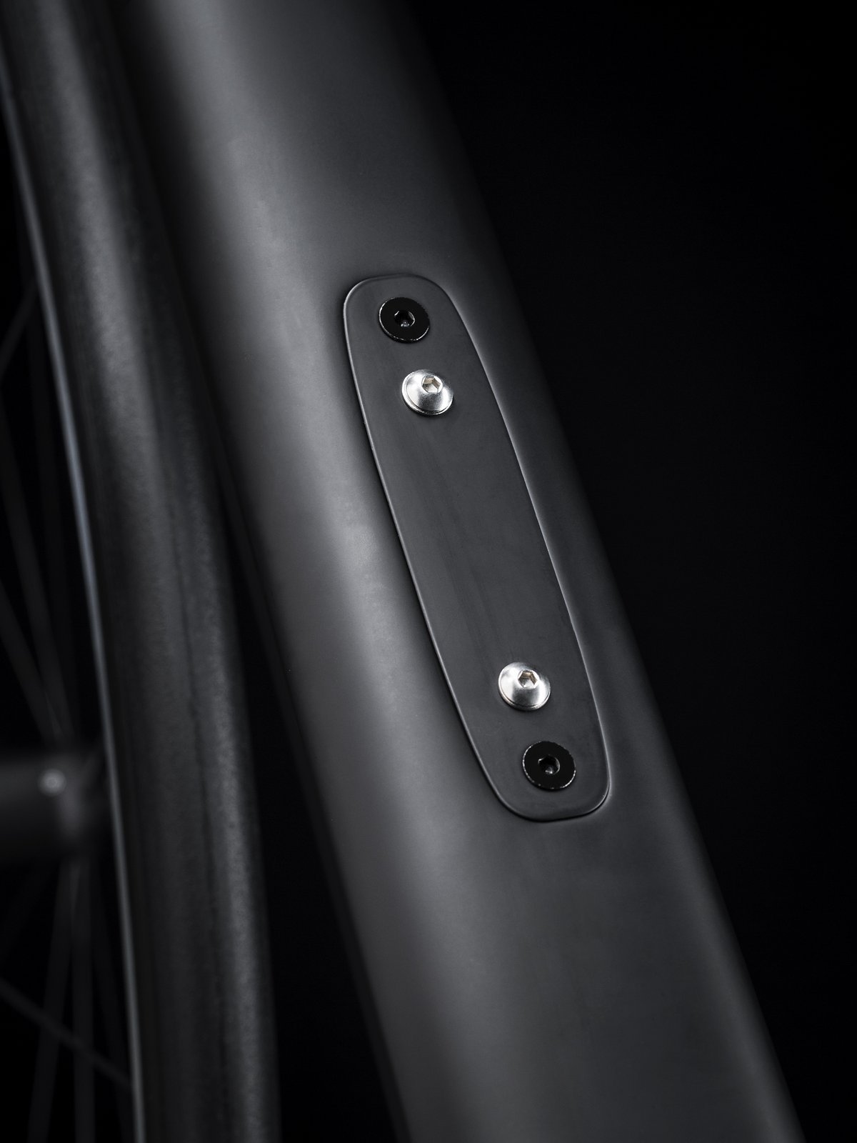 Der Akku für die elektronische Shimano Di2-Schaltung ist unauffällig im Unterrohr verstaut. Der Akku für die elektronische Shimano Di2-Schaltung ist unauffällig im Unterrohr verstaut.