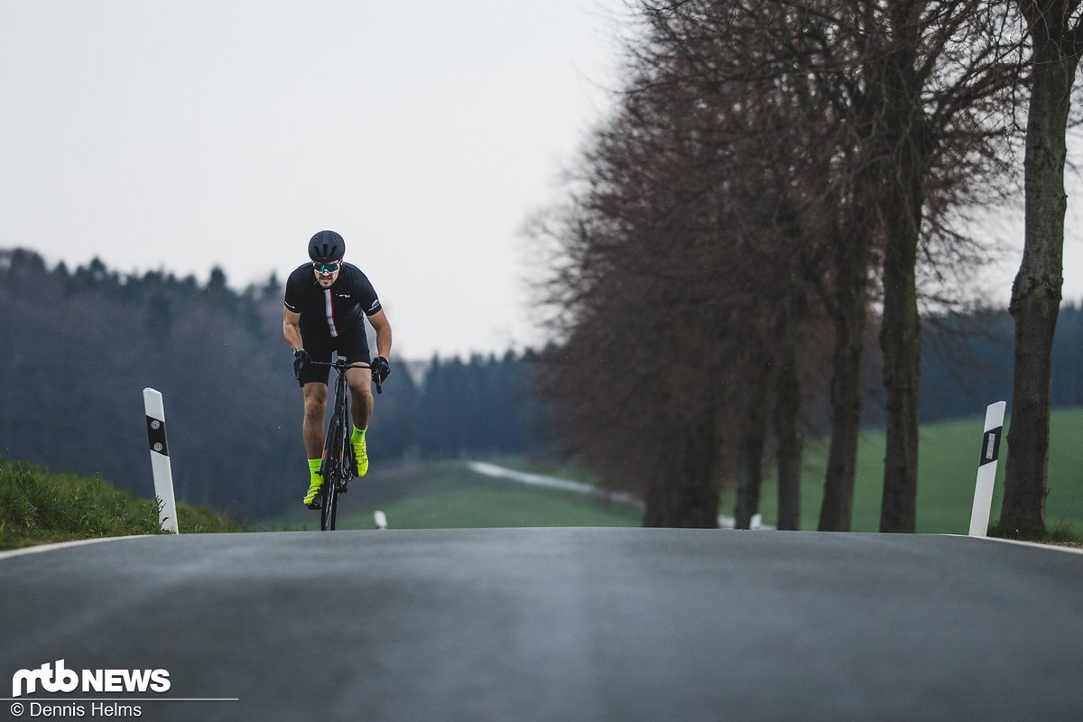 Viel Steifigkeit für Sprints – auch wenn das Fahrverhalten nicht so agil ist wie ein Racebike, so kommt man mit dem Paralane enorm gut vom Fleck Viel Steifigkeit für Sprints – auch wenn das Fahrverhalten nicht so agil ist wie ein Racebike, so kommt man mit dem Paralane enorm gut vom Fleck