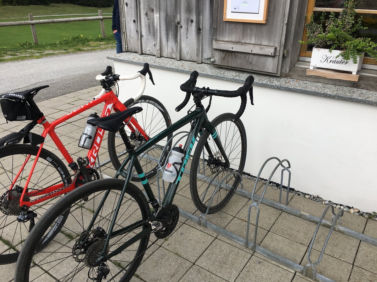 Pause für die Bikes und ihre Fahrerinnen Pause für die Bikes und ihre Fahrerinnen