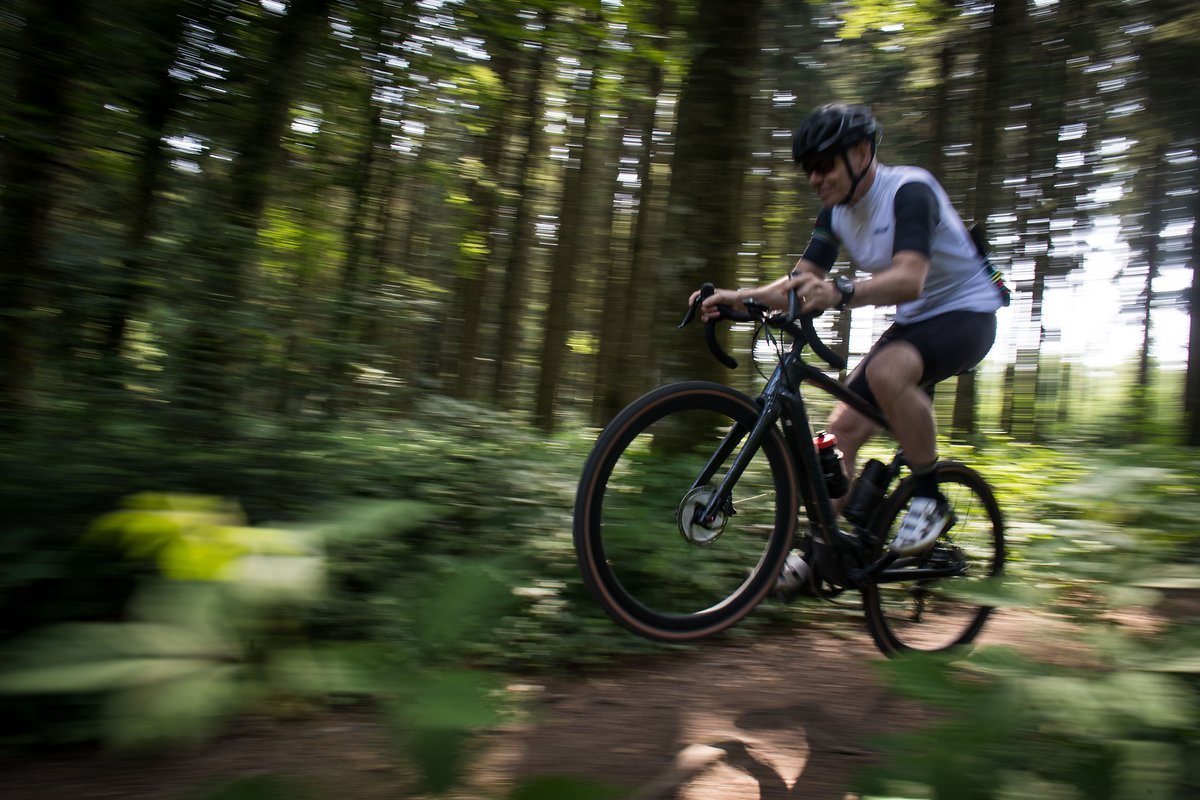 Dank der kurzen Kettenstreben lässt sich das Turbo Creo SL auch mal leicht lupfen, auch Bunny Hops sind kein Problem Dank der kurzen Kettenstreben lässt sich das Turbo Creo SL auch mal leicht lupfen, auch Bunny Hops sind kein Problem
