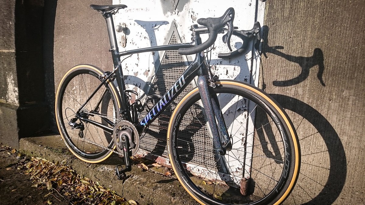 Das Specialized Allez Sprint im Aufbau von Beelzebub mit Campagnolo Chorus wiegt fahrfertig 7,7 kg Das Specialized Allez Sprint im Aufbau von Beelzebub mit Campagnolo Chorus wiegt fahrfertig 7,7 kg