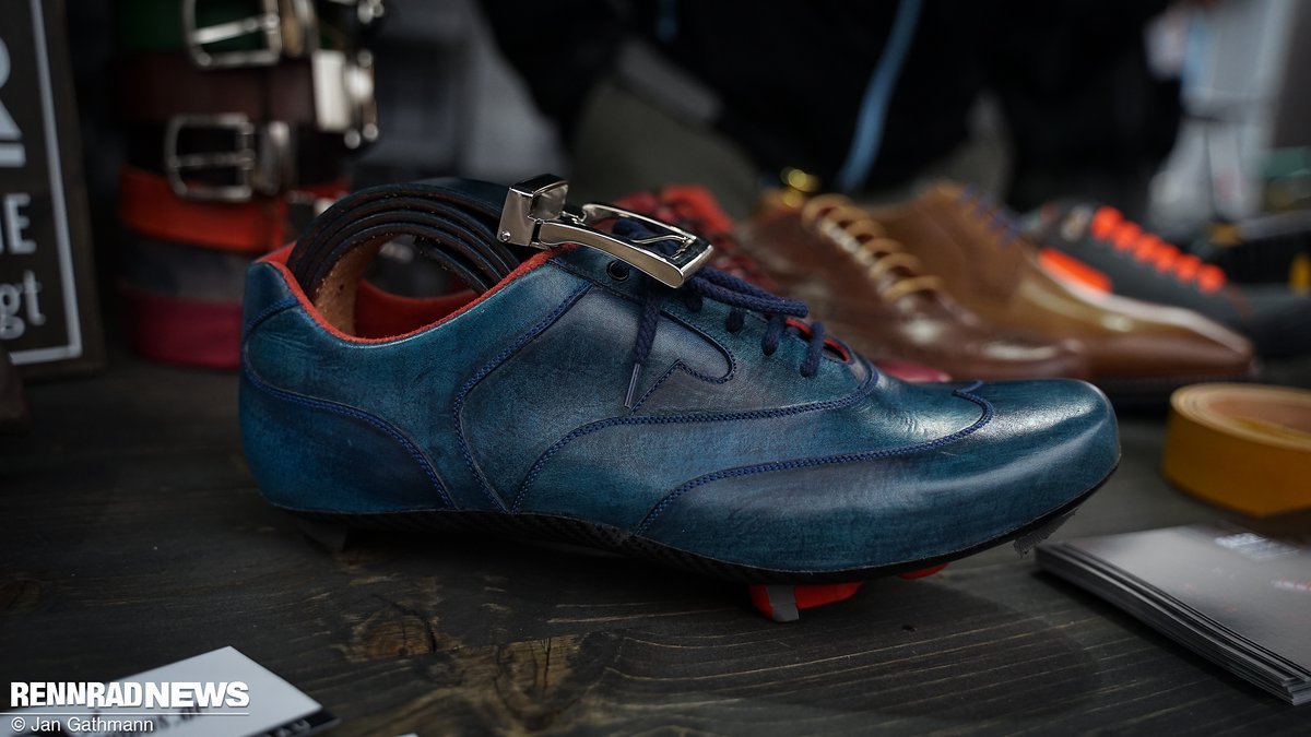 Maß-Radschuhe aus Leder und anderen Materialien gibt es bei Baer ab 1.700 € – den Wünschen sind keine Grenzen gesetzt Maß-Radschuhe aus Leder und anderen Materialien gibt es bei Baer ab 1.700 € – den Wünschen sind keine Grenzen gesetzt