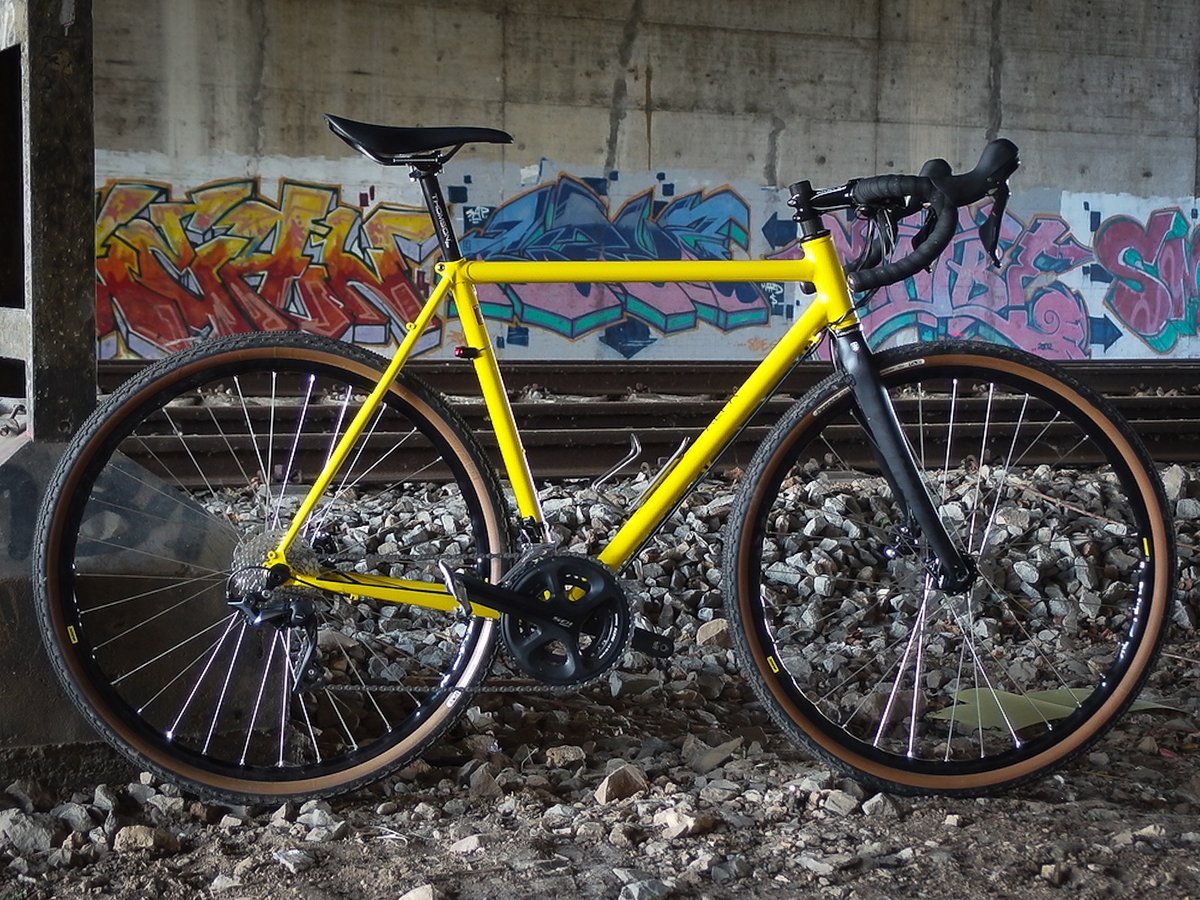 Alpa Gravelbike – Rahmen aus Columbus Life und Zona, handgespeichte Laufräder, Licht aus dem Dynamo Alpa Gravelbike – Rahmen aus Columbus Life und Zona, handgespeichte Laufräder, Licht aus dem Dynamo