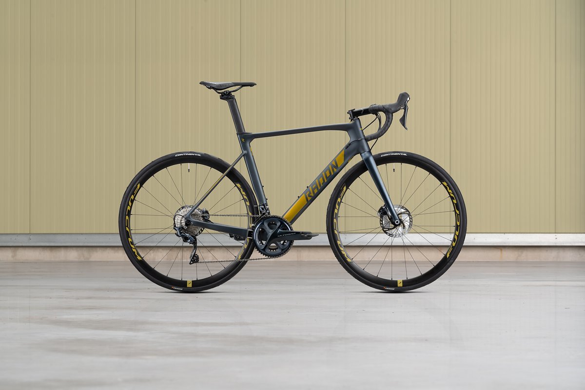 Das Vaillant will mit Rohrquerschnitten im Kamm-Tail-Profil dem Wind weniger Angriffsfläche bieten – hier das Vaillant 9.0 mit Shimano Ultegra 2x11 Das Vaillant will mit Rohrquerschnitten im Kamm-Tail-Profil dem Wind weniger Angriffsfläche bieten – hier das Vaillant 9.0 mit Shimano Ultegra 2x11