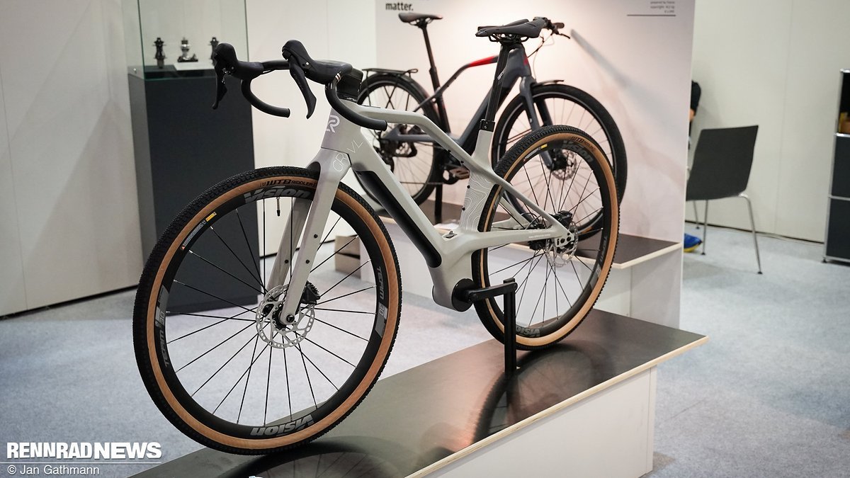 Das E-Gravelbike von Logo stand am Stand von Kappstein: eigenständige Formensprache und Platz für ein Getriebe am Tretlager zeichnen es aus – noch ist es ein Konzept Das E-Gravelbike von Logo stand am Stand von Kappstein: eigenständige Formensprache und Platz für ein Getriebe am Tretlager zeichnen es aus – noch ist es ein Konzept