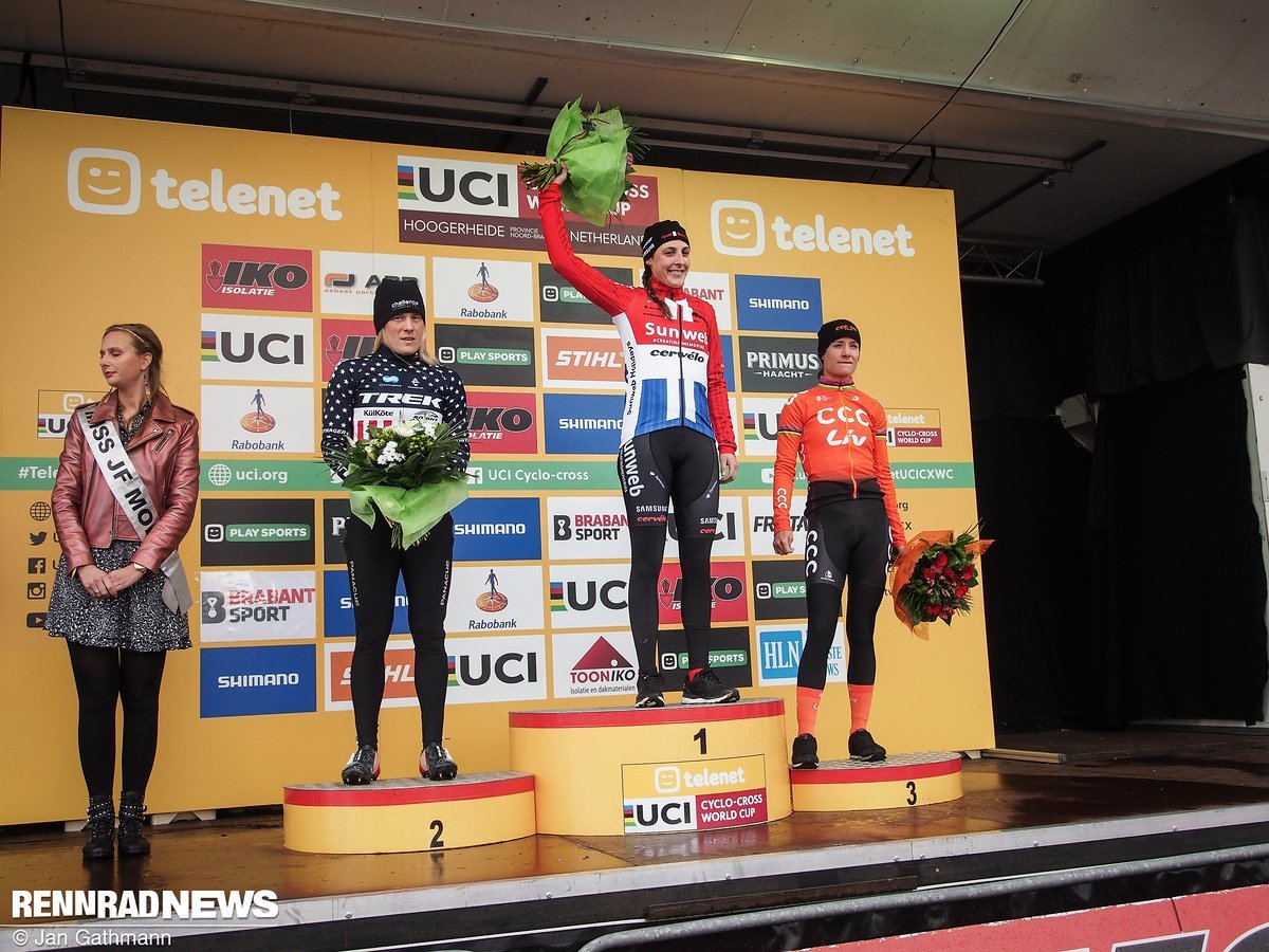 Das Podium der Frauen Elite beim Grand Prix Adrie van der Poel Das Podium der Frauen Elite beim Grand Prix Adrie van der Poel