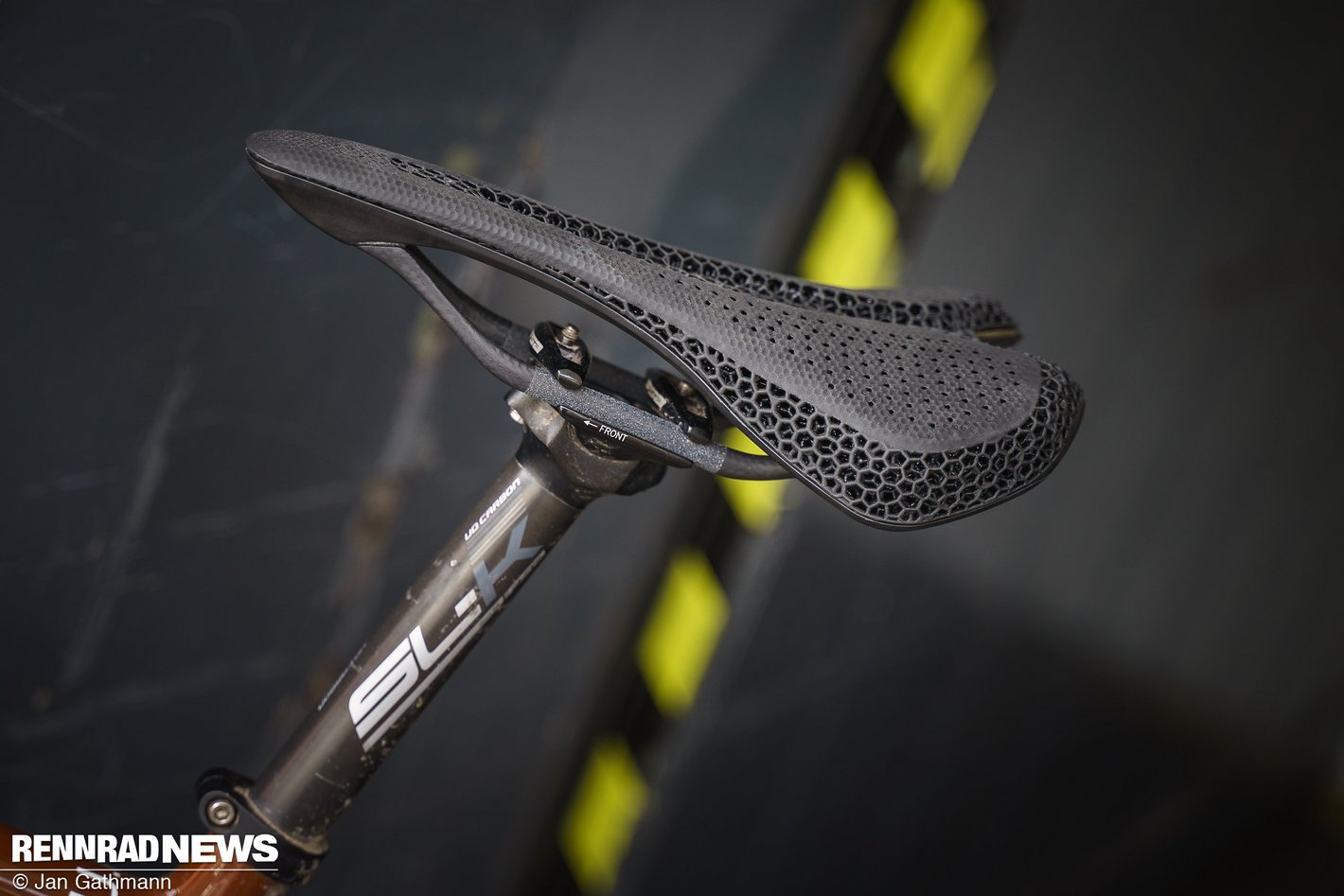 希少車 アベンジャー フルカーボンフレーム ドロップハンドル