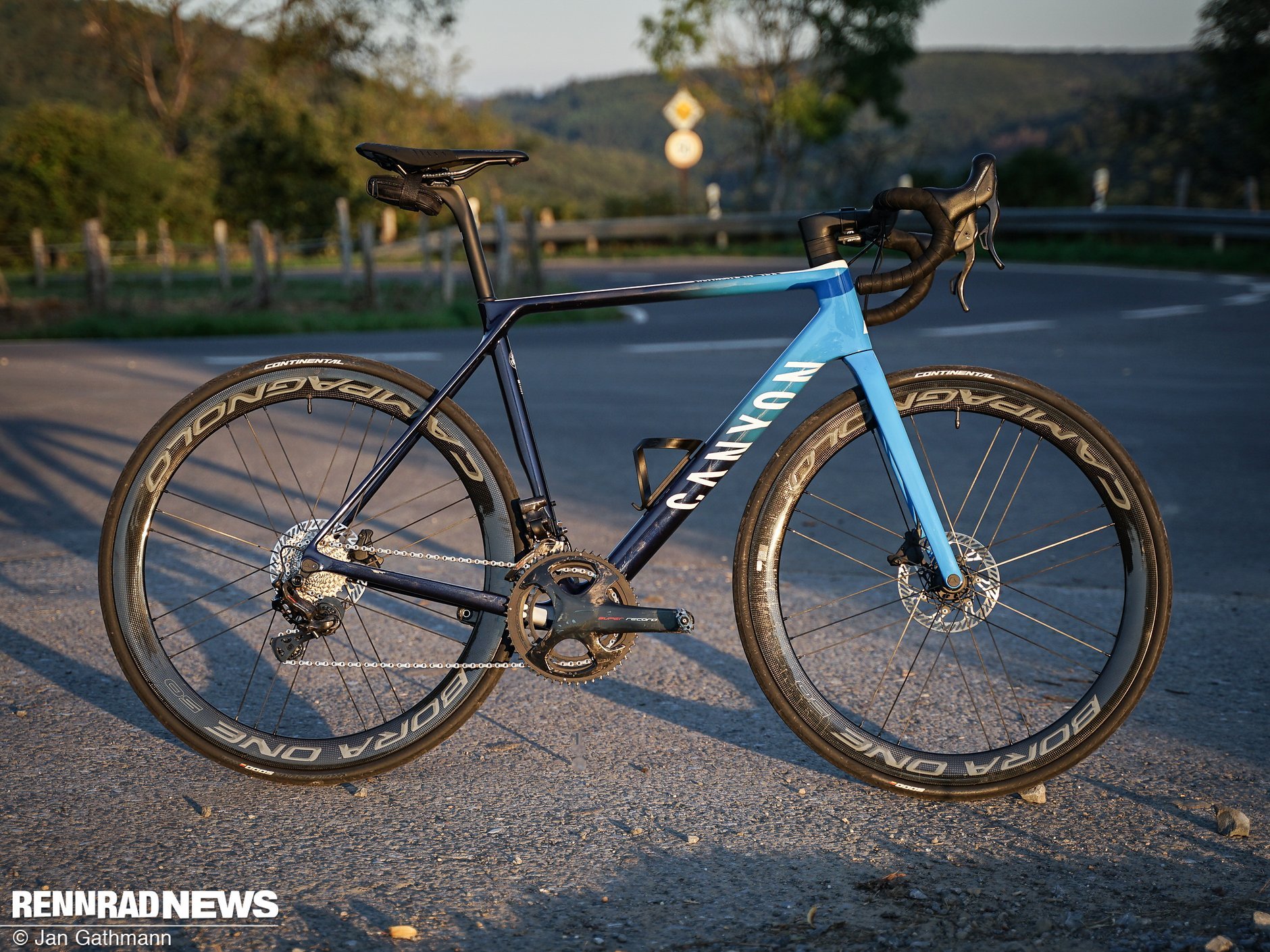 Canyon Ultimate CF SLX Disc 9.0 Movistar im Test Wie ein