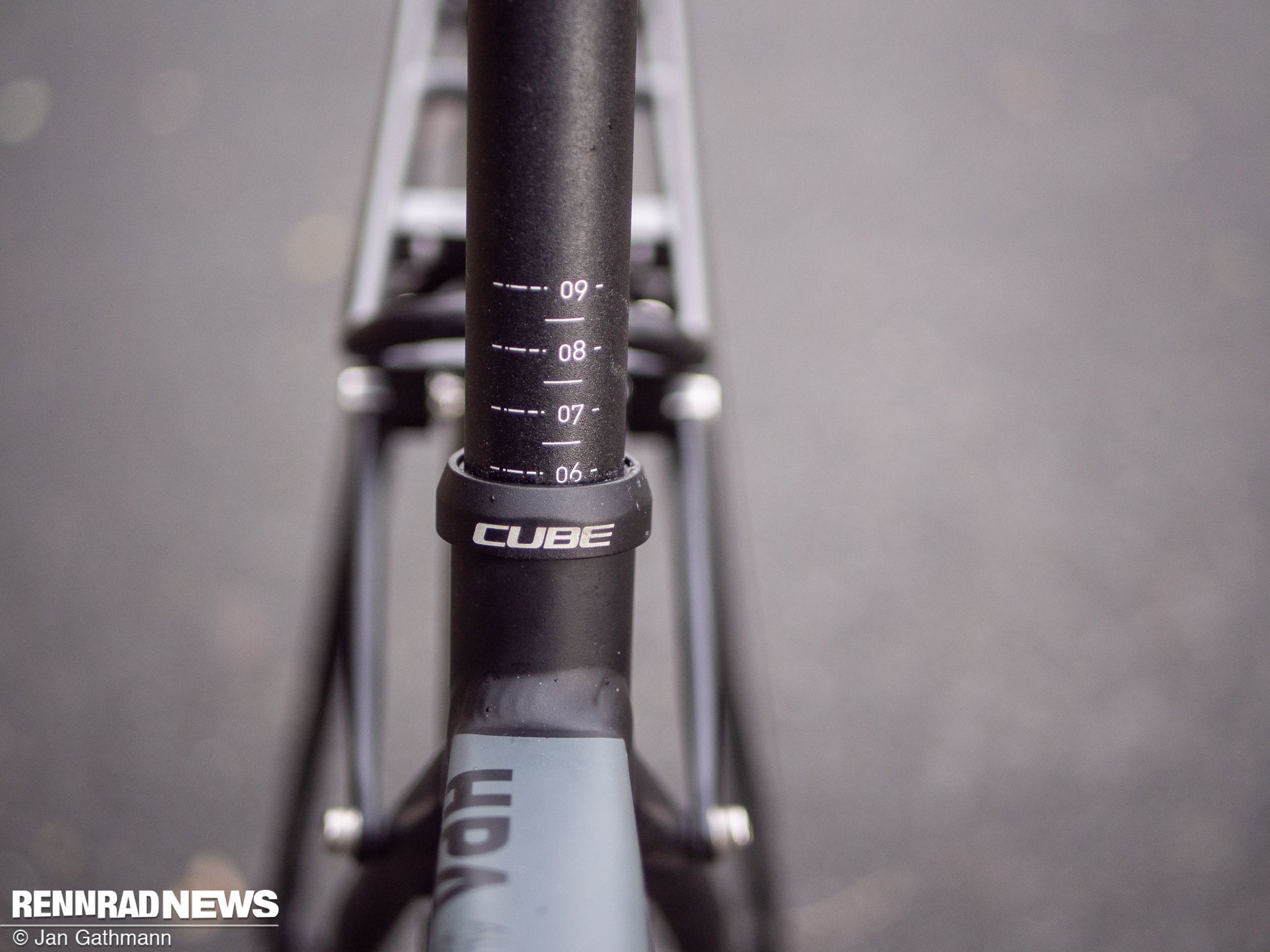 Test Cube Nuroad Race FE 2019 Mattschwarzer Arbeitsrenner mit Komfort RennradNews