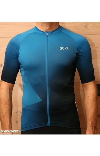 Das Gore Wear Fade Jersey ist ein klassisches Sommer-Trikot