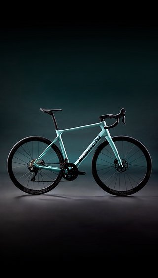 Natürlich gibt es das Bianchi Infinito auch im traditionellen Bianchi-Farbton Celeste.