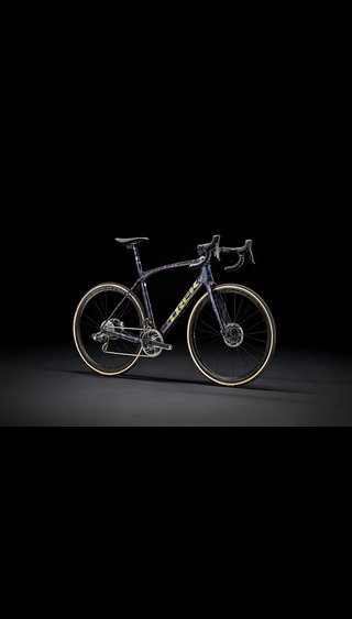 In der Project One Lackierung gehört das Trek Domane zu den Endurance Bikes der absoluten Oberklasse