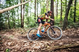 Auch Cyclocross Profi Laurens Sweeck hat das Kanzo Fast schon auf winkligen Kursen getestet