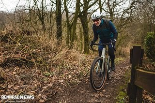 Am Berg auf unbefestigten Wegen ist das BMC Urs One eine Macht – aus dem Sattel muss man gar nicht oft