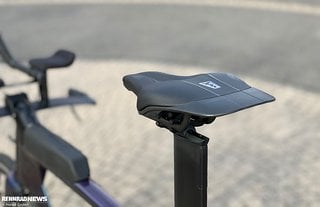 Der SQlab 613 Ergowave Carbon bringt das Stufenkonzept auf das Zeitfahrrad.