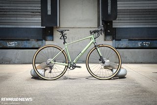 Das Grinder Gravel Bike auf Alu-Rahmenbasis bleibt weiter im Programm