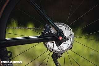 Auch die Shimano Ultegra Di2 Scheibenbremsen können im Test überzeugen