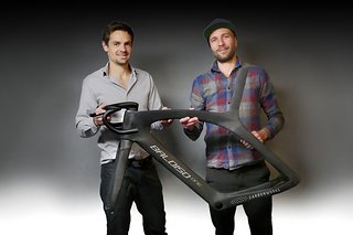 Simon Bühler von CarbonWorks und Sebastian Baldauf von Baldiso haben den Rahmen entworfen