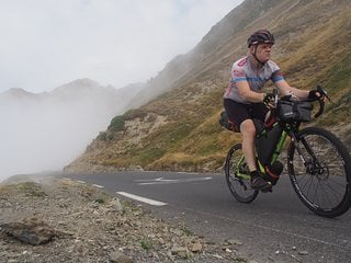 Mit voller Bikepacking-Ausrüstung ist ein Gravelbike keine Bergziege mehr