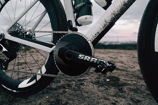 SRAM Red Mono-Kettenblatt Set-up in 165 mm mit Time XC-Pedalen.