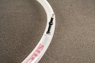 Ein leichter TPU Schlauch mit vollwertigem Alu-Ventil in zwei Größen für On- und Offroad-Anwendungen, das will Silca mit den neuen Ultimate TPU Tubes bieten.