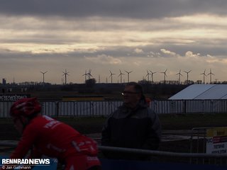 Dunkle Wolken über Hoogerheide brachten starke Schauer