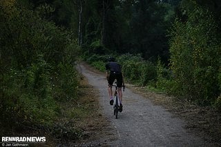 Im Antritt ist das Exploro direkt – vom Rennrad kaum zu unterscheiden