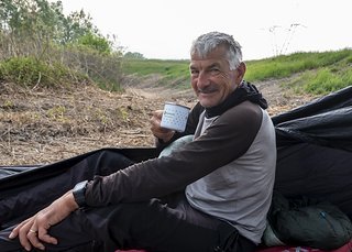 Ohne Kaffee geht in der Familie Gehrig erst mal gar nichts. Dem Papi bringen wir natürlich auch einen ans Bett!