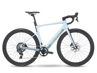 Das Roadmachine 01 AMP X ONE ist mit SRAM Force XPLR eTap AXS Schaltung und Carbonfelgen ausgestattet