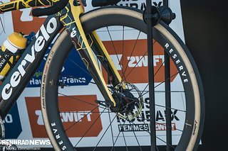 32 mm-Reifen scheinen ins S5 gerade so hineinzupassen. Der Vittoria Corsa Pro in dieser Ausführung war eine sehr beliebte Wahl bei Paris Roubaix 2025. 32 mm-Reifen scheinen ins S5 gerade so hineinzupassen. Der Vittoria Corsa Pro in dieser Ausführung war eine sehr beliebte Wahl bei Paris Roubaix 2025.