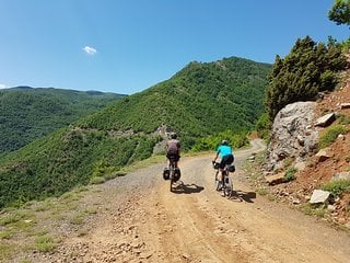 Genuss-Graveln im unteren Teil des Maces-Passes