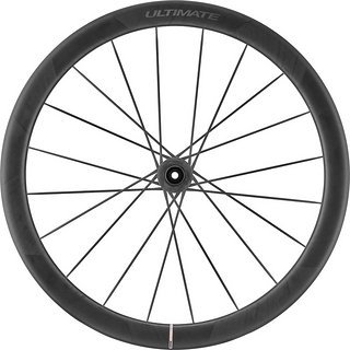 Mit 45 mm Felgenhöhe, 23 mm Innenweite und nur 1.260 g Gewicht positioniert Mavic die Cosmic Ultimate 45 Disc als Aero-Allrounder im High-End-Segment.