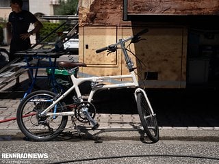 Auch ein Teambike von Giant, aber nicht für die Fahrer, sondern für die Pressesprecherin, um schnell von den Teambussen zum Podium zu kommen.