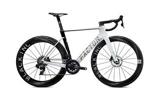 Factor sieht die Aerodynamik des Factor Ostro VAM auf ähnlichem Niveau wie beim S-Works Tarmac SL8