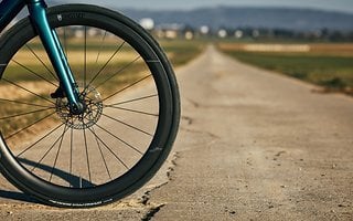 Rennradfahren findet nicht immer auf perfektem Asphalt statt