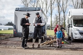 Hülsemann und Schmidt haben die Familie mit Kindern und modernen Laufrädern mitgenommen