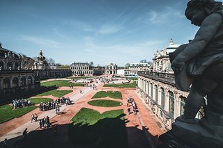 Die Laufstrecke führt direkt am Zwinger vorbei.