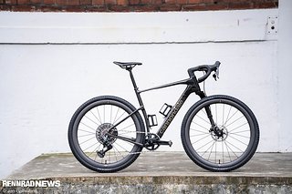 Das Cannondale Topstone Carbon 2025 wartet mit neuem, vielseitigerem Carbonrahmen auf.