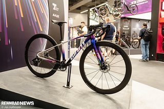 Die Giant SLR Carbon-Laufräder in 650b machen das Kinderrennrad leicht und gut fahrbar. Die Giant SLR Carbon-Laufräder in 650b machen das Kinderrennrad leicht und gut fahrbar.