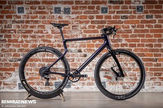 Urwahn - Trickstuff x Beast Edition – E-Gravel Bike aus Stahl 3D-Druck mit jeder Menge Highend Carbon-Parts und Lauf-Federgabel.