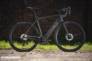 Das Domane+ SLR 7 ist ein Allroad-E-Rennrad