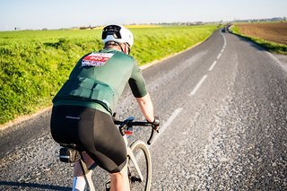 Die ersten Kilometer laufen wunderbar und generell genieße ich die asphaltierten Abschnitte sehr. Die ersten Kilometer laufen wunderbar und generell genieße ich die asphaltierten Abschnitte sehr.