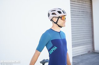 Die Passform des Rapha Pro Team Crit Jersey ist sehr eng