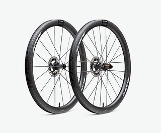 Geringes Gewicht und hervorragende Aerodynamik für den Gravel-Einsatz sollen die Artech 4.G Laufräder bieten.