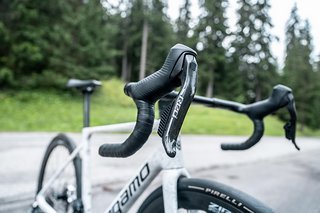 Megamo bietet das Raise in etlichen Version an – das Topmodell läuft mit der SRAM Red AXS.