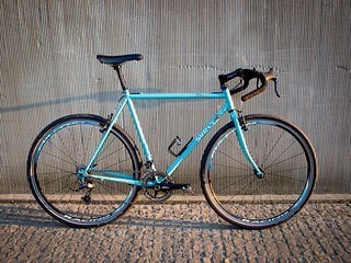 Die noch sportlich ausgerichtete frühe Evo Variante auf dem Weg zum Gravelbike von heute