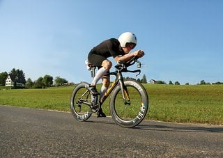 Im Triathlon wird um jedes Watt Ersparnis gefeilscht