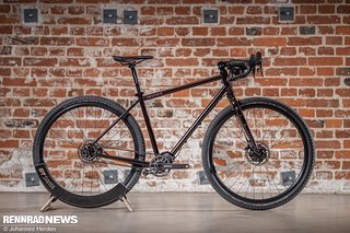 Veloheld Farway – Drop Bar Bike mit Pinion Getriebe und SRAM-Shiftern sowie neuer SON-Technik.