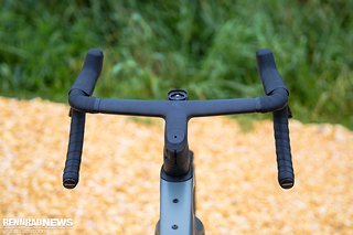 Gelungene Ergonomie: Das OC Carboncockpit gibt es in 11 Breiten und Längen-Kombis ab 360 mm im MyO-Programm. Gelungene Ergonomie: Das OC Carboncockpit gibt es in 11 Breiten und Längen-Kombis ab 360 mm im MyO-Programm.